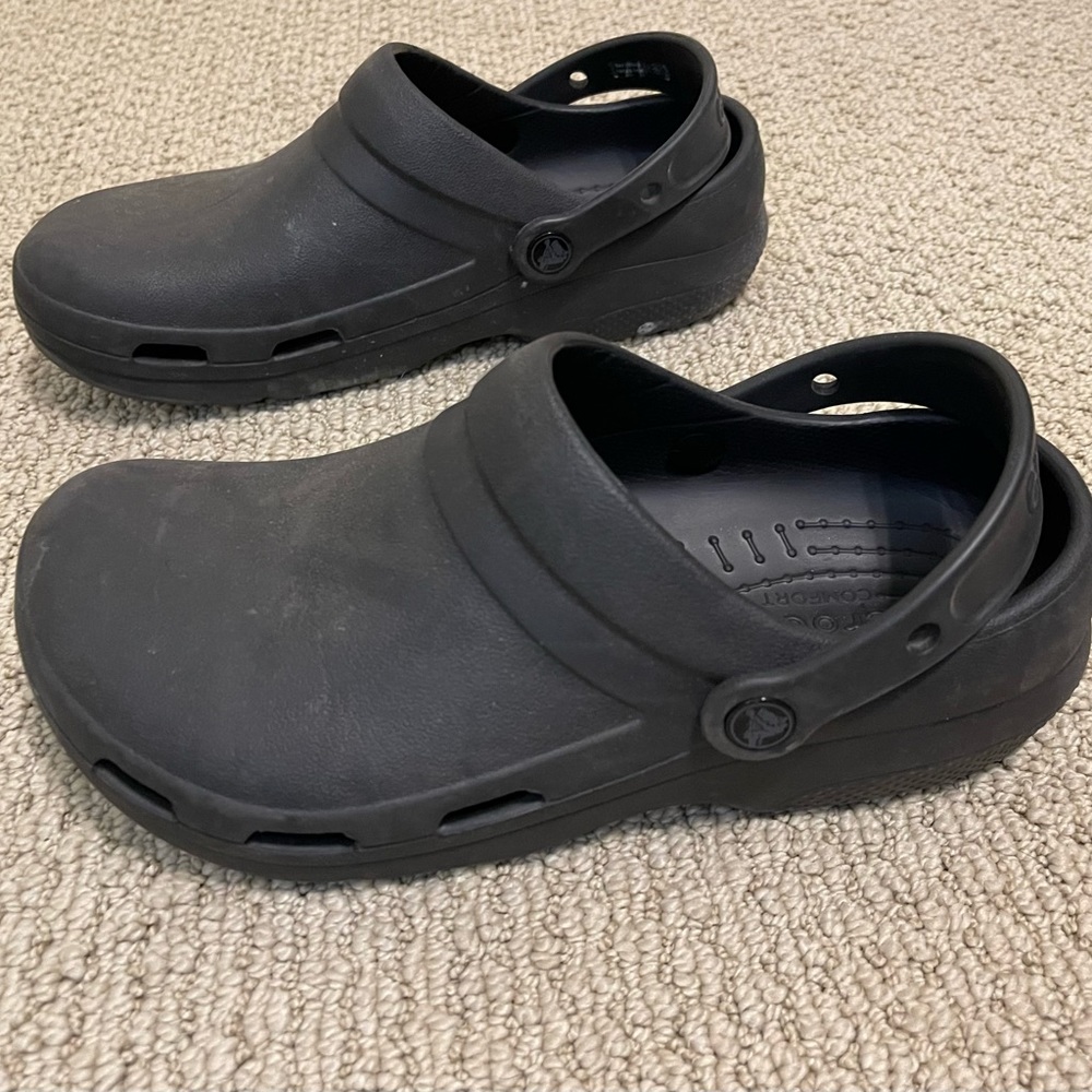 Nonslip closed toe crocs women 9 men 7